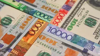 Курс доллара упал еще на 3 тенге