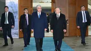 Президенты Казахстана и Узбекистана посетили выставку картин в Алматы