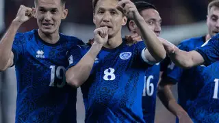 Капитан сборной Казахстана отказался от половины зарплаты после скандала