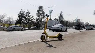Брошенные самокаты раздражают казахстанцев - кто за это отвечает?
