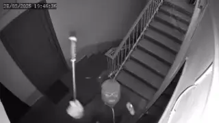 “На колени встанешь“: казахстанец превратил в ад жизнь жены и ее матери