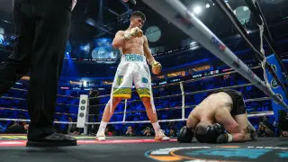 Нокаутом закончился бой на вечере бокса Алимханулы - Нгамиссенге