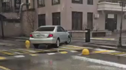 Охранник ЖК в Алматы сделал замечание водителю и попал в больницу