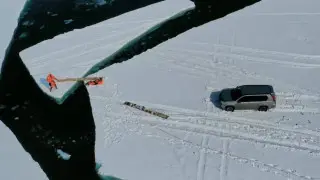 “Захотел на родину“: Nissan уплыл на льдине от хозяина в сторону Японии