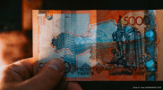 Просрочки по кредитам: эксперты сравнили долги казахстанцев и россиян
