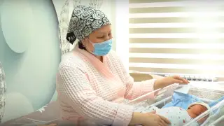 41-летняя жительница Шымкента родила ребенка-богатыря весом почти семь килограммов