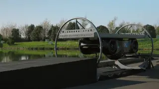 Британская компания создала первый электромобиль, который ездит по потолку