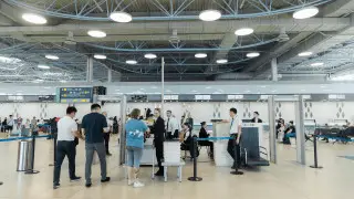 Почему в аэропорту просят снять обувь и включить ноутбук: объясняет сотрудница