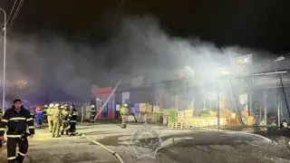 Магазин стройматериалов загорелся ночью в Алматы