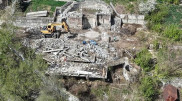 Ушел под снос: в Алматы построили 3-этажку на оползнеопасном участке