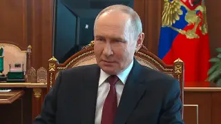 Путин объявил об остановке всех боевых действий против Украины