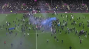 Фанаты напали на футболистов после матча за 110 миллионов евро