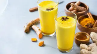 Что будет с организмом, если пить золотое молоко