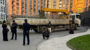 Мальчик погиб после наезда грузового авто во дворе многоэтажки в Астане