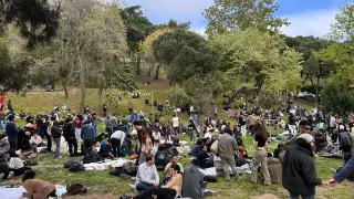 Стамбул после землетрясения: большинство людей провели ночь на улицах