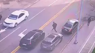 Наезд на мужчину у Дома министерств: момент ДТП попал на видео