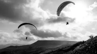 22-летний экстремал трагически погиб во время прыжка с парапланом