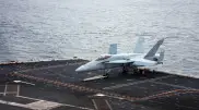 Истребитель упал с палубы американского авианосца в Красное море