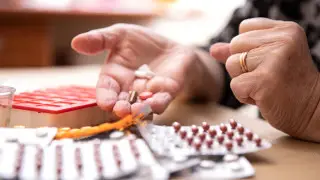 Лекарство - роскошь? Почему казахстанцы ищут препараты за границей