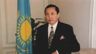 Токаев наградил ветерана дипслужбы Тлеухана Кабдрахманова