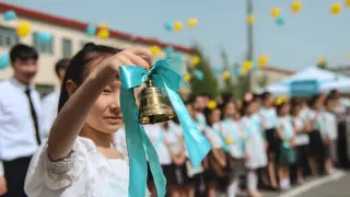 Перенос последнего звонка и цены на топливо. О главном в Казахстане сегодня