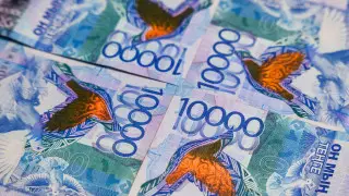 Депозиты физлиц собираются ограничить в Казахстане
