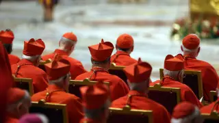 Кардиналы в Ватикане приступят к процессу выбора нового папы