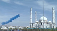 В небе появился флаг Казахстана - эффектный момент парада