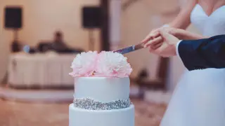 Казахстанка просит не звать ее на тои: видео вызвало споры