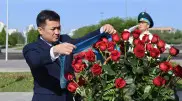 Руководитель Администрации Президента возложил цветы к памятнику Рахимжану Кошкарбаеву