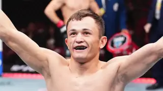 Бекзат Алмахан оформил самый быстрый нокаут Казахстана в истории UFC