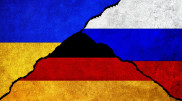Германия пригрозила России санкциями за продолжение огня в Украине