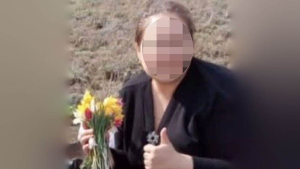Фото с цветами обернулось судом для акима в Актюбинской области