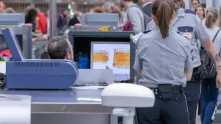 Что нельзя вывозить и ввозить: правила популярных у казахстанцев стран