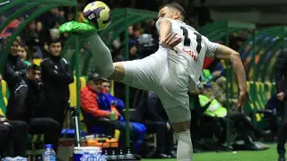 Лидер сборной Казахстана заинтересовал клубы из Европы: когда трансфер?