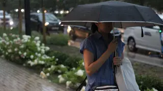 Шквальный ветер и град - в Казахстане объявлены штормовые предупреждения