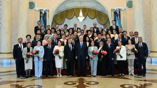 Токаев наградил казахстанских певцов и артистов