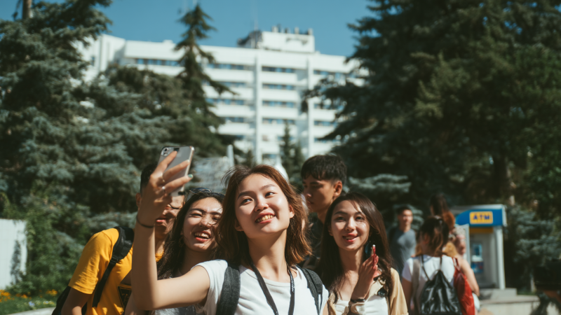 Изображение сгенерировано при помощи нейросети Midjourney