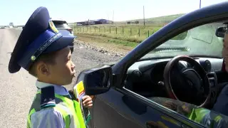 8-летний знаток ПДД прокатился с полицией по казахстанским трассам