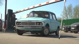 Автоэнтузиасты уменьшили “Жигули“ и прокатились по городу