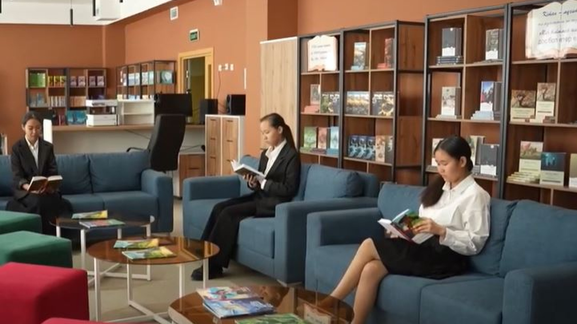 Как новые школы решают проблему трехсменок и переполненных классов, ответил министр