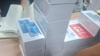 Их нельзя было продавать: на крупном рынке в Алматы проверили смартфоны