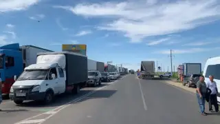 Водителей предупредили о возможных заторах на границе между Казахстаном и Россией