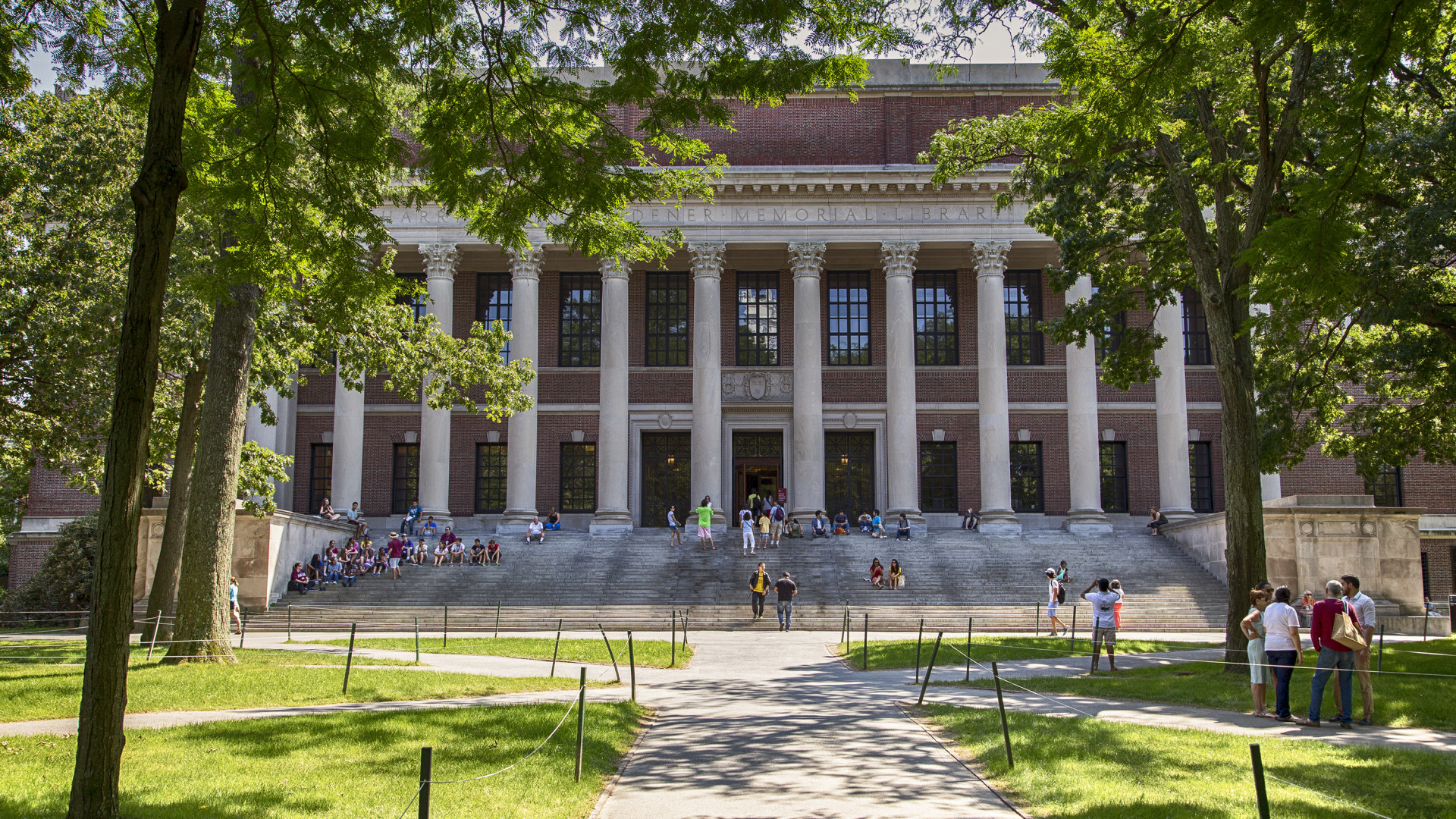 Администрация Трампа запретила прием иностранцев в Гарвардский университет