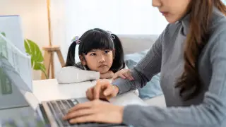 Казахстанцы пожаловались на появление долгов и блокировки: налоговики ответили