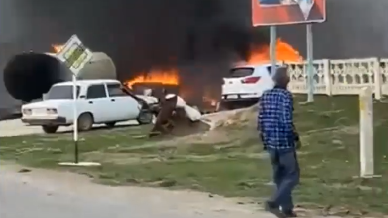 Кадр из видео otyrar.kz