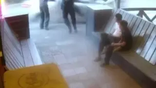 Авто влетело в толпу подростков у кафе в Сатпаеве: видео