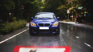 Что делать при сильном боковом ветре на трассе: советы водителям