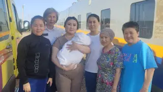 Попутчикам пришлось принимать роды в поезде Астана - Жезказган