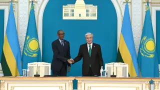 Токаев провел встречу с президентом Руанды в расширенном формате